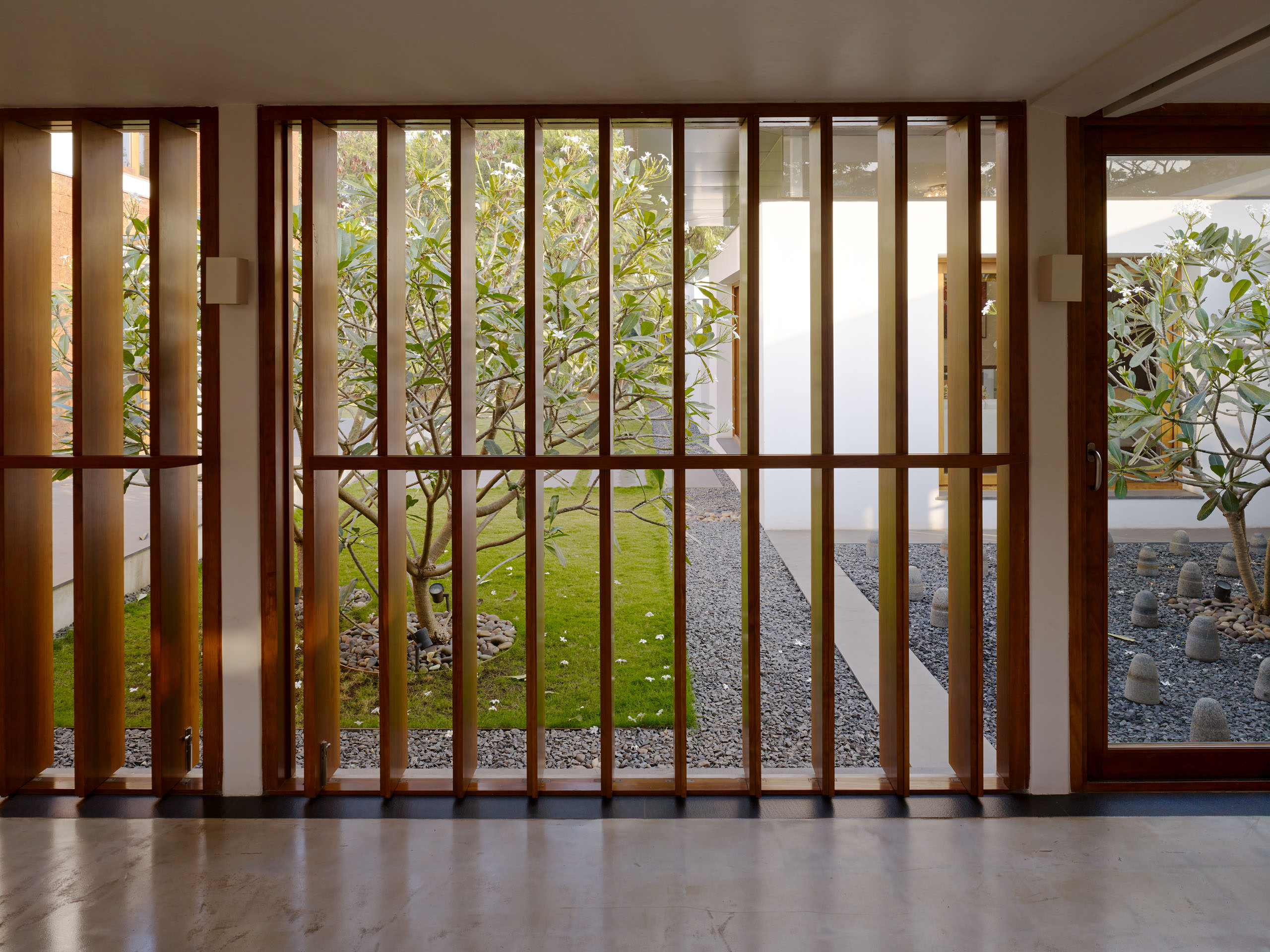 E13430 ALPA 036858 j2560